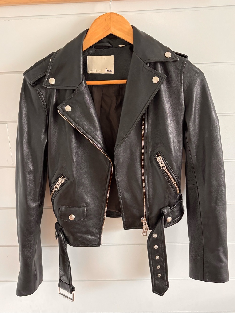 Aritzia Wilfred Free "Lennon" Leather Jacket
Style Code: HBK7-4293-18 Sz XS